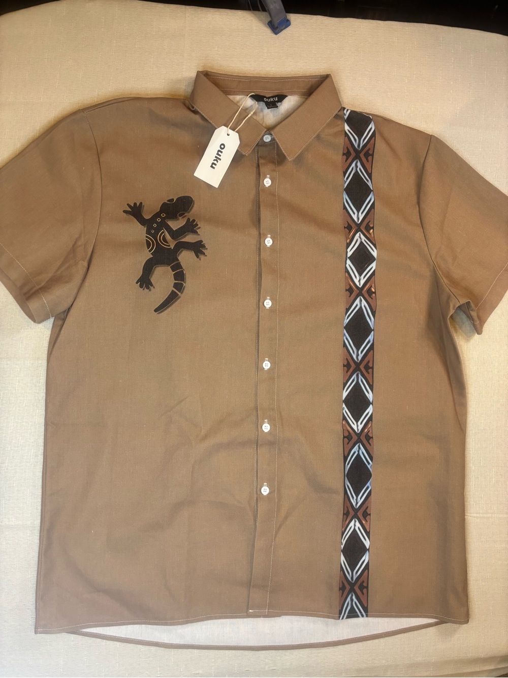 Casual Brown Short-Sleeve Button-Down Shirt with Lizard Graphic